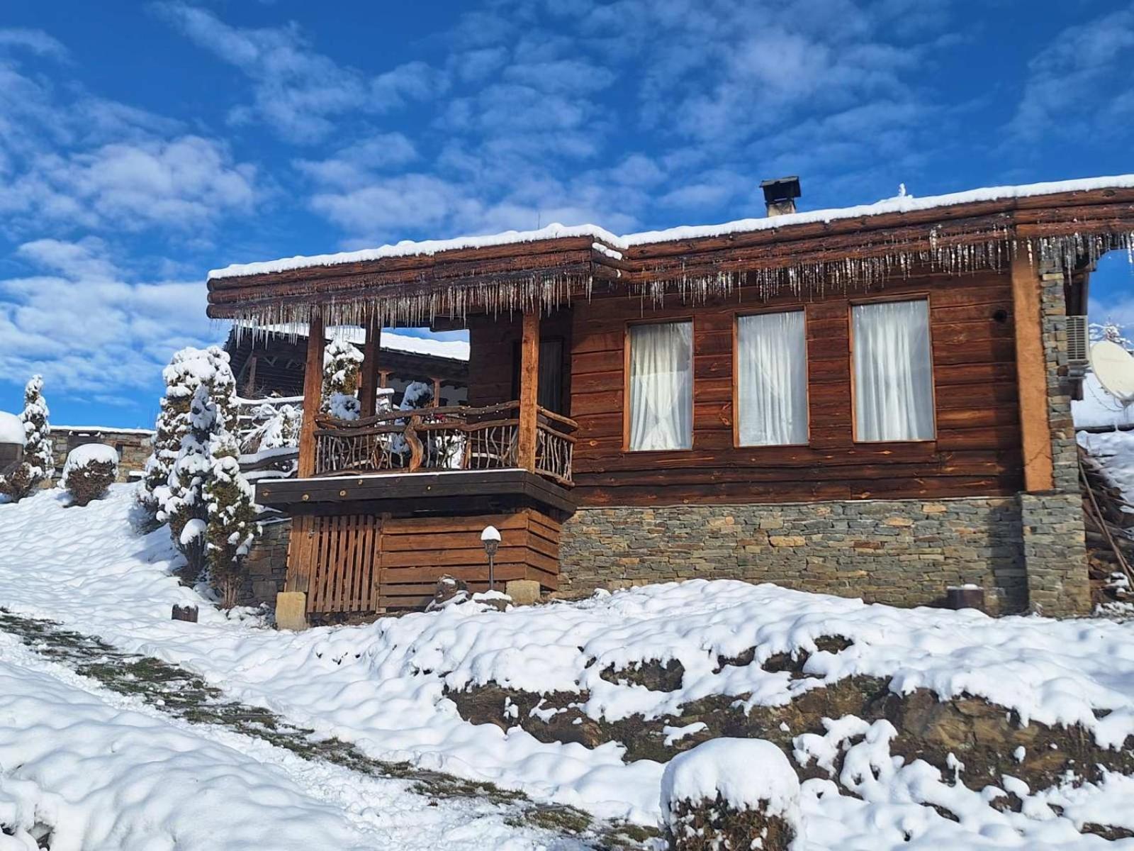 Панорама Хаус Лещен И Еко Къщи Дървена И Землянка Exterior photo