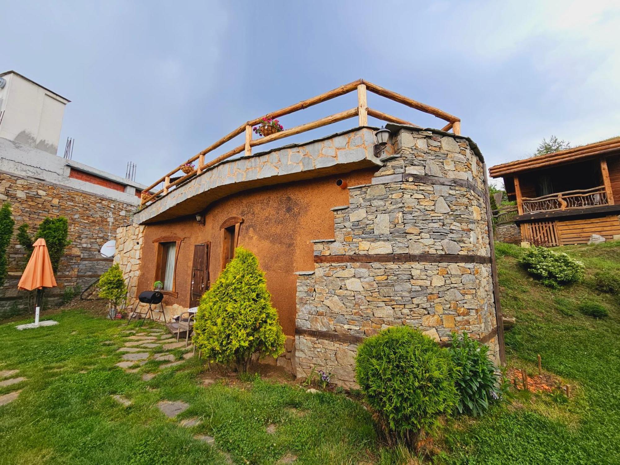 Панорама Хаус Лещен И Еко Къщи Дървена И Землянка Exterior photo